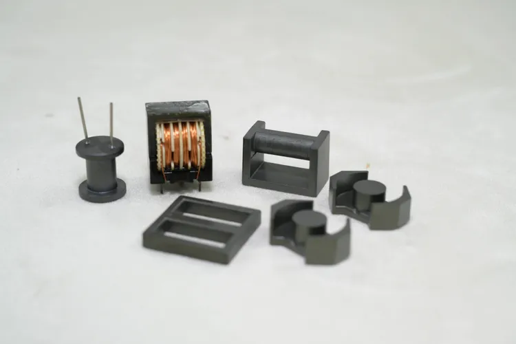 軟磁材料製作的磁芯及元件。中鋼提供