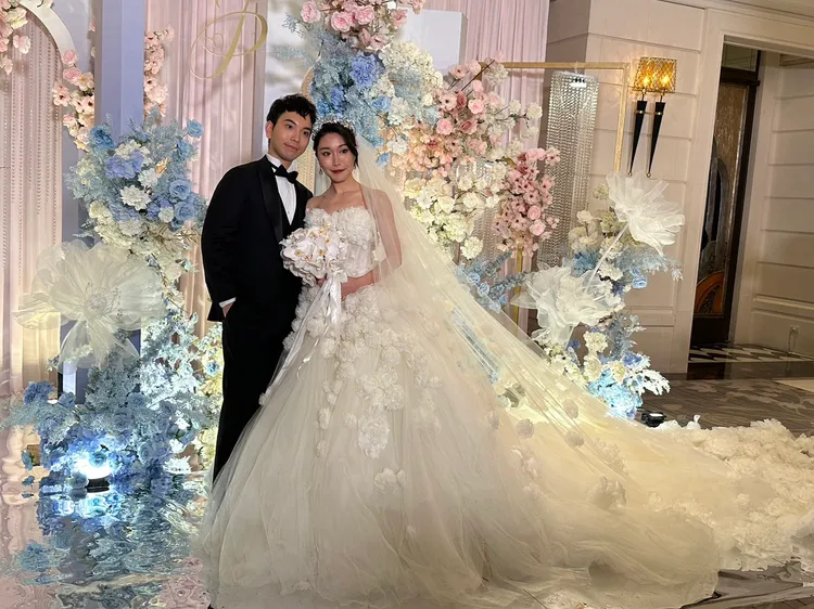 新人幸福相擁。攝影中心攝