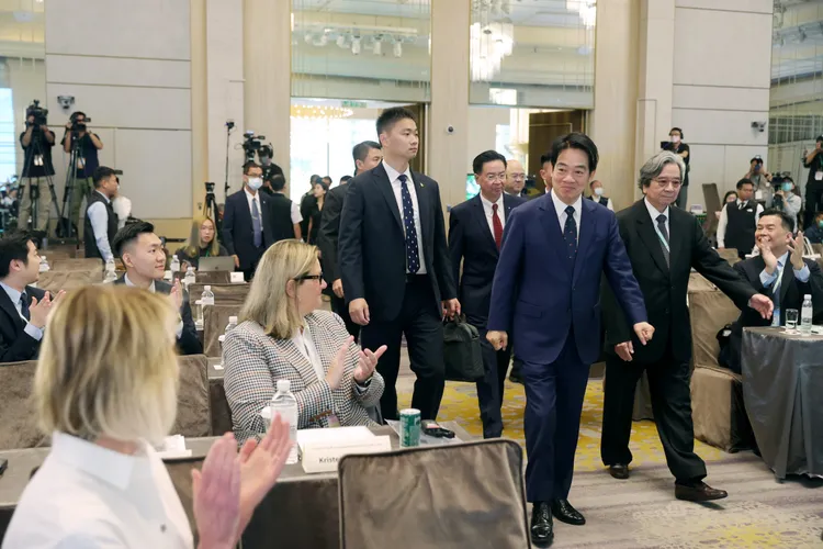 賴清德步入論壇會場。總統府提供