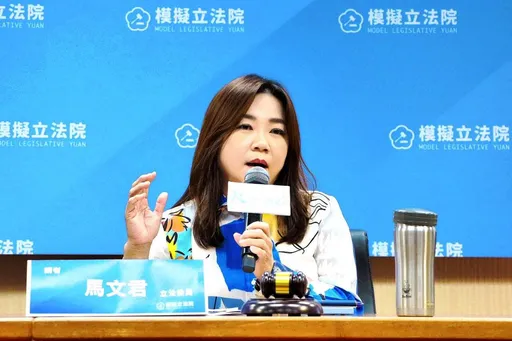 馬文君被控「洩潛艦資料」怒提告　高嘉瑜：還是沒說清楚疑問