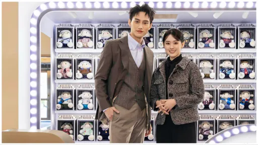 范少勋宠女儿竟让自己「变小羊」！　「娃娃控」邱偲琹睡觉、出游都要它陪