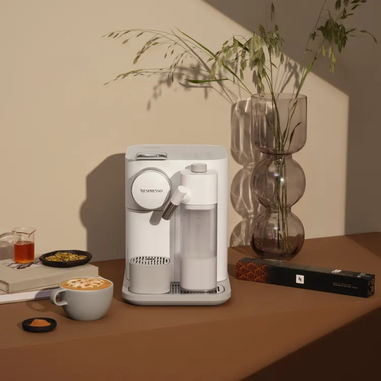 圖9：南瓜香料蛋糕風味咖啡特調-南瓜楓糖卡布奇諾。業者提供