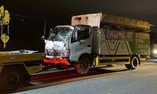 宜蘭資源回收車撞電線桿後側翻入田 駕駛傷重不治釀1死2傷