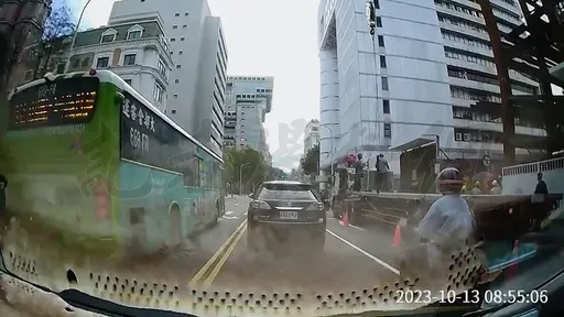 離譜!公車市區逆向狂飆連衝2路口 網斥「趕投胎嗎」