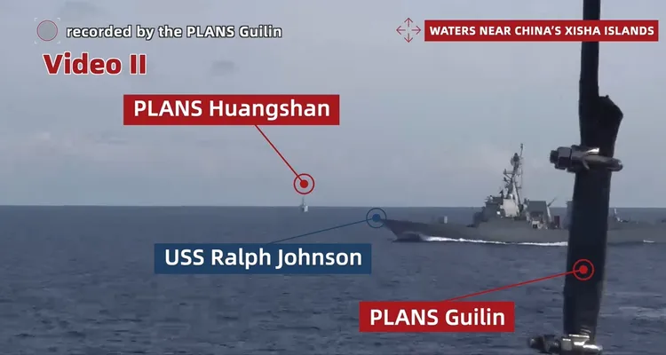 共軍指控美國驅逐艦在中國強行穿越黃山艦與桂林艦的編隊。畫面來源：中國國防部微博