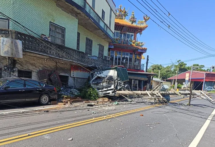 車禍現場。新竹縣消防局提供