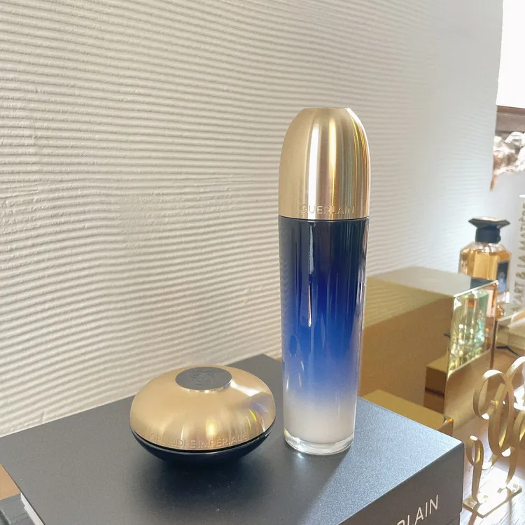 嬌蘭蘭鑽系列推出極萃氧生豐潤霜與極萃氧生精華露2新品。張家玲攝