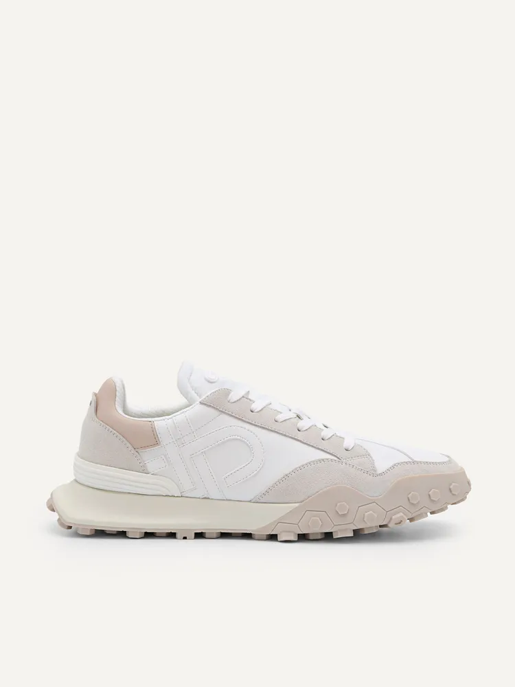 標誌絨面運動鞋，3490元。品牌提供