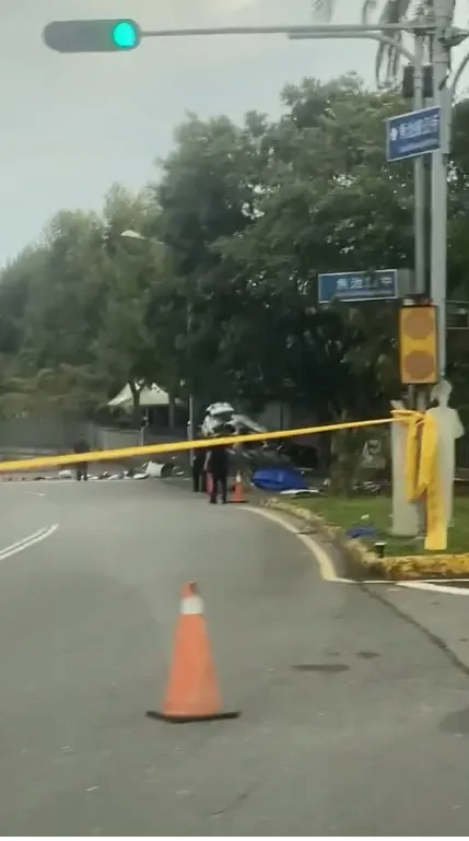 這起車禍造成2死1傷，起因疑為酒駕及不熟路況。翻攝抖音