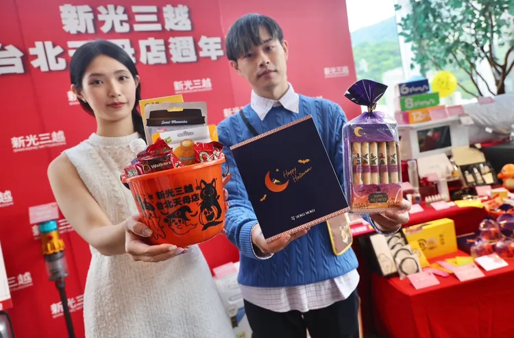 10/28穿萌服攻城堡，可獲獨家限量「南瓜桶」內含萬聖節零食大禮包。林林攝