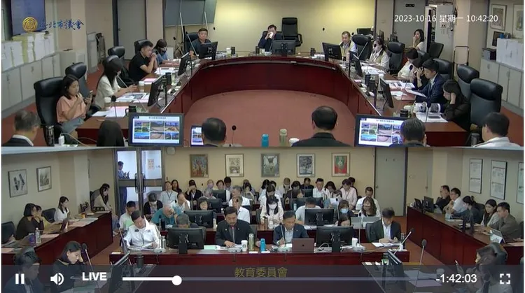 北市議會教委會今多位議員質詢大巨蛋進度。翻攝議會直播畫面