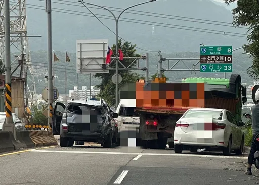 台3線大溪下坡路段5車追撞 疑砂石車未保持安全車距釀禍