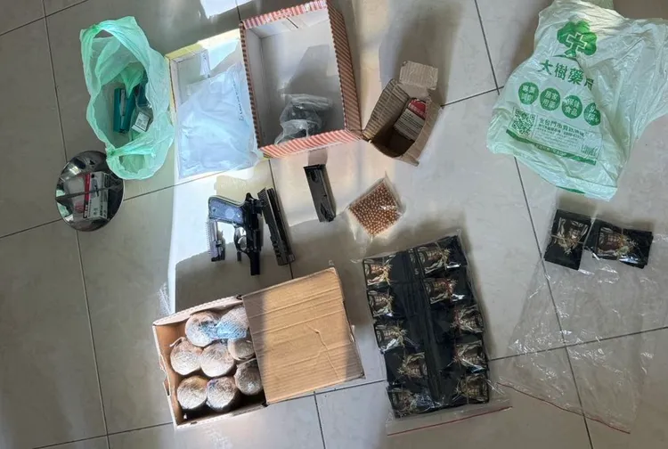 警方查扣槍枝及毒品。中壢警分局提供