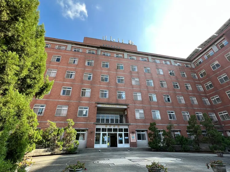 亞大宿舍。鮮明攝