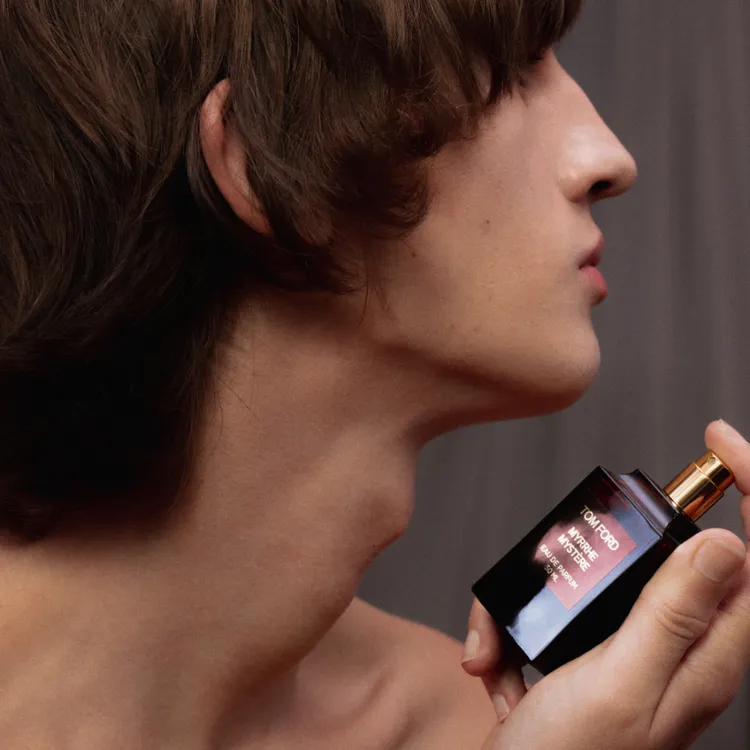 TOM FORD私人調香系列神祕曙光是品牌2024春夏米蘭時裝周上的指定用香。品牌提供