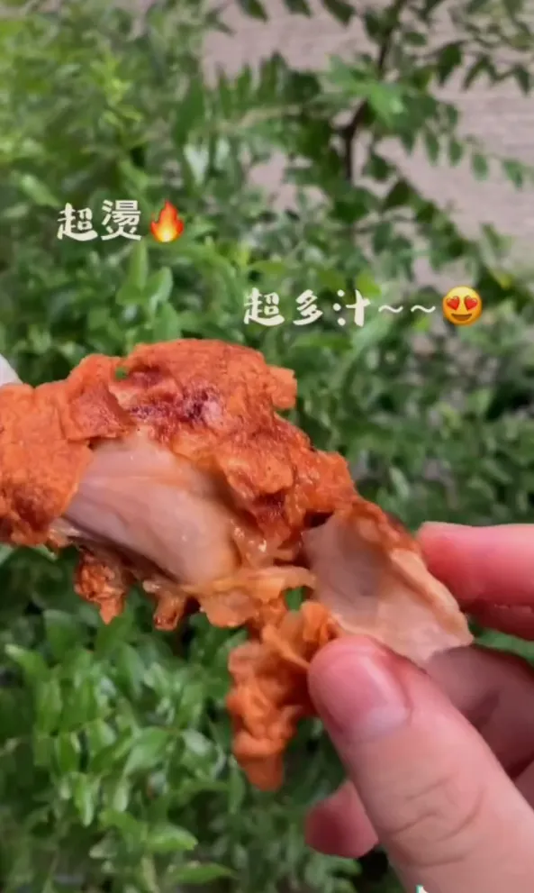 招牌炸雞腿,肉質鮮嫩多汁。TikTok@pkfoodie182 / IG：pkfoodie182 提供