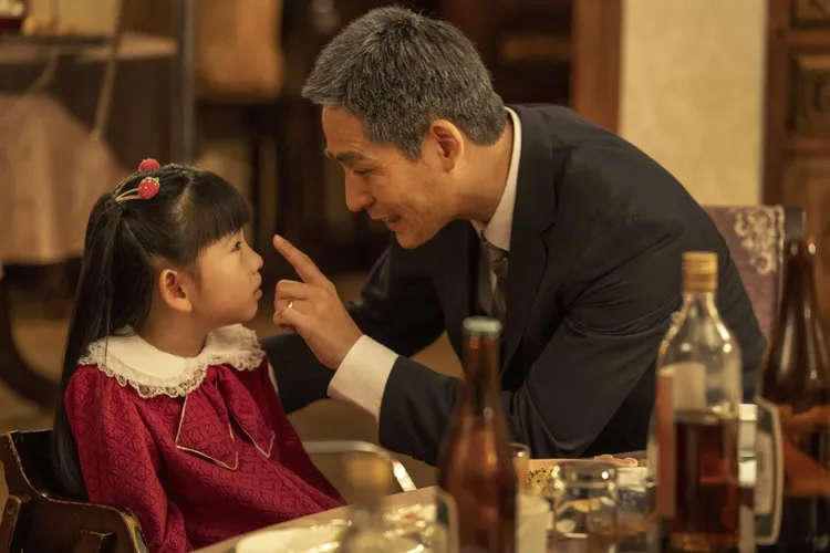 周渝民為戲畫老妝。甲上提供