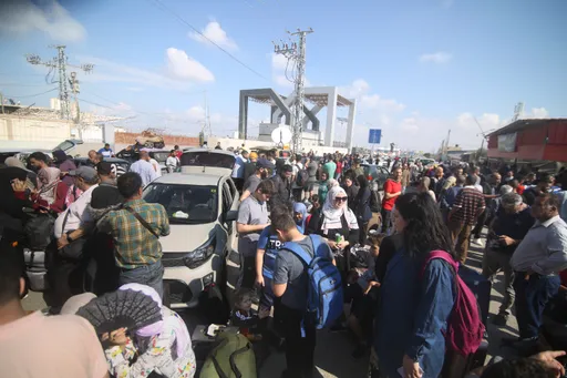 加薩數萬人擠滿埃及邊界　都別想逃？BBC證實以軍轟炸唯一出口