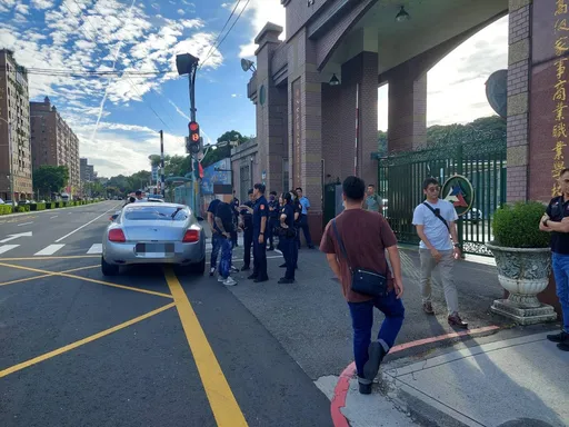 男學生染髮遭嘲像「櫻木花道」4人打成一團　親友竟開賓利車到校幫腔