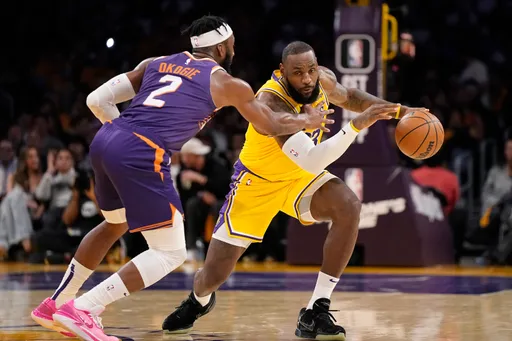 還是要靠38歲詹姆士！關鍵時刻招牌「坦克切入」再現　湖人逆轉勝太陽