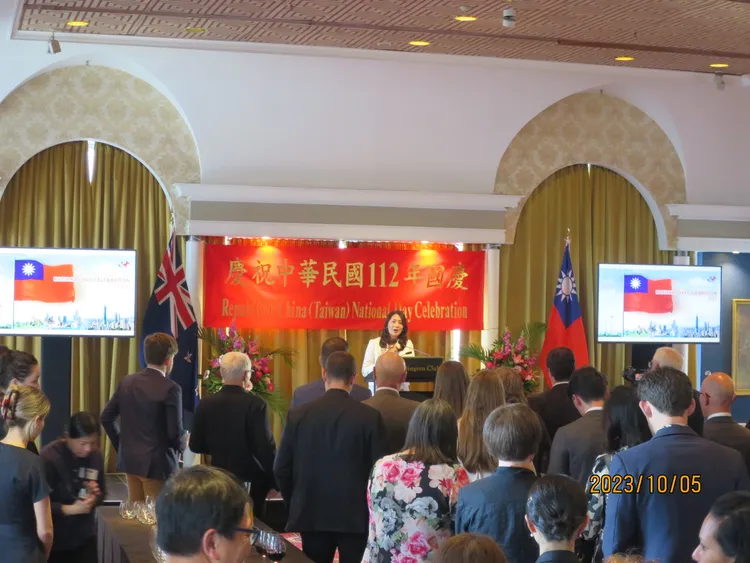 紐西蘭代表處5日舉行國慶酒會，場面熱絡。駐紐代表處提供