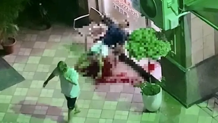 男子中彈癱倒。讀者提供