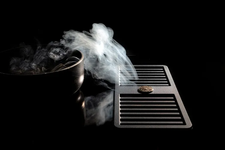 檯面式抽油煙機擁有 10 種段速風位，智能調節排風及烹飪煮食需求，是開放式中島廚房最佳選擇。業者提供