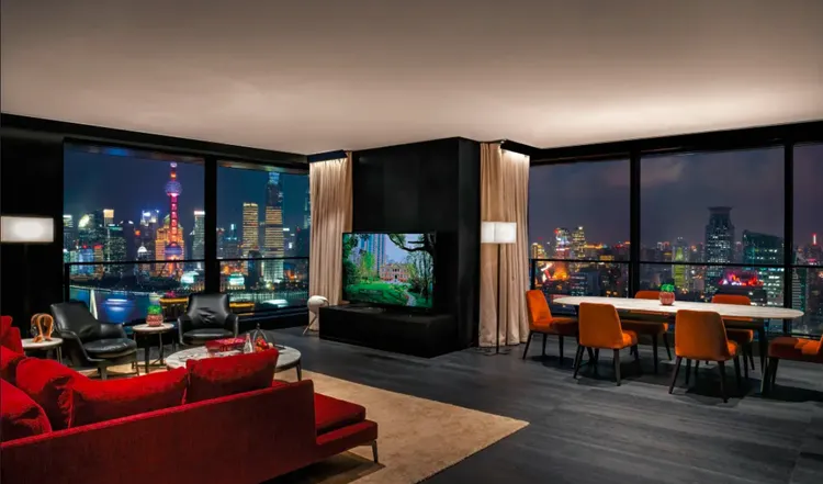 寶格麗酒店的豪華套房約有50坪面積，景觀迷人。翻攝官網