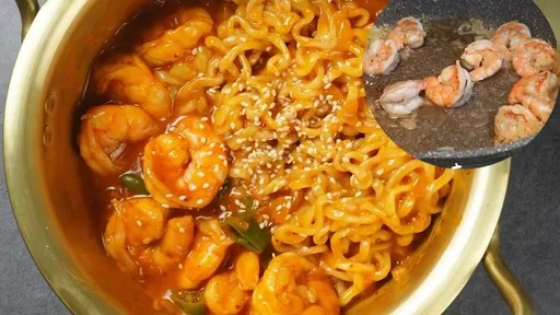 韓國拉麵竟能這樣吃!超狂鮮蝦火雞麵 看完就餓了