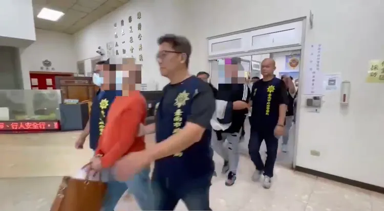 警方將施政男等五嫌移送法辦。警方提供