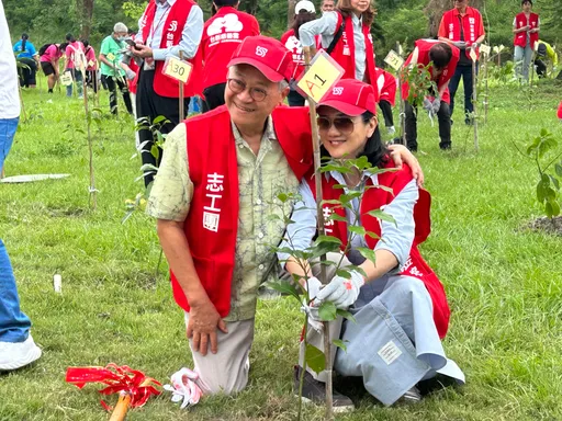 台新金董座吳東亮 偕夫人台東種4000棵樹