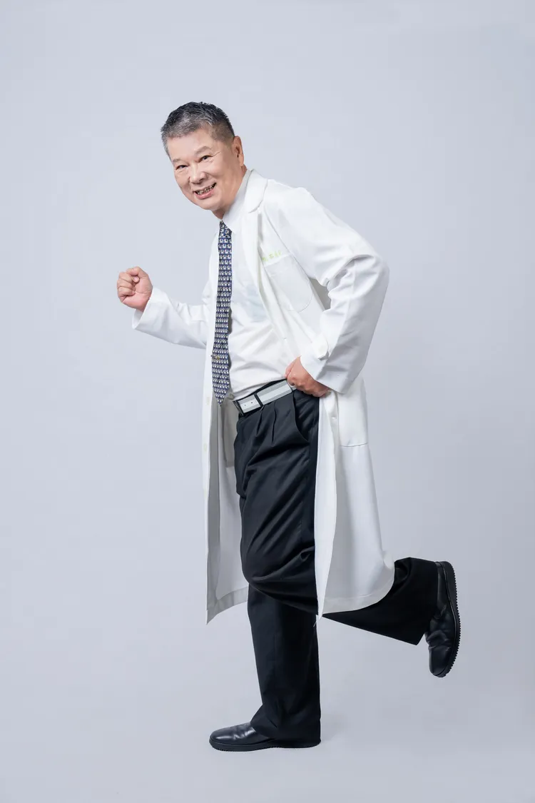 骨科權威郭蓉安醫師分享秋冬換季保養膝關節小撇步。業者提供