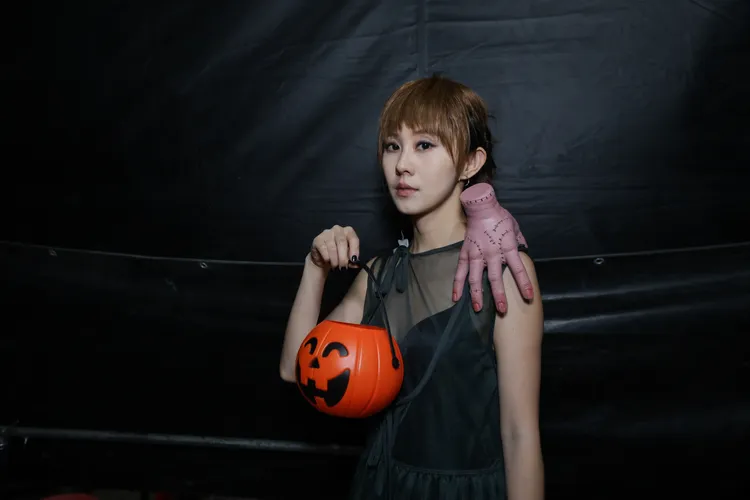 白安融入萬聖節氣氛。相信音樂提供