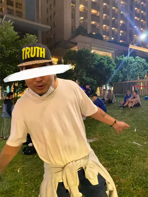 當事女子反拍騷擾者。翻攝自論壇Dcard