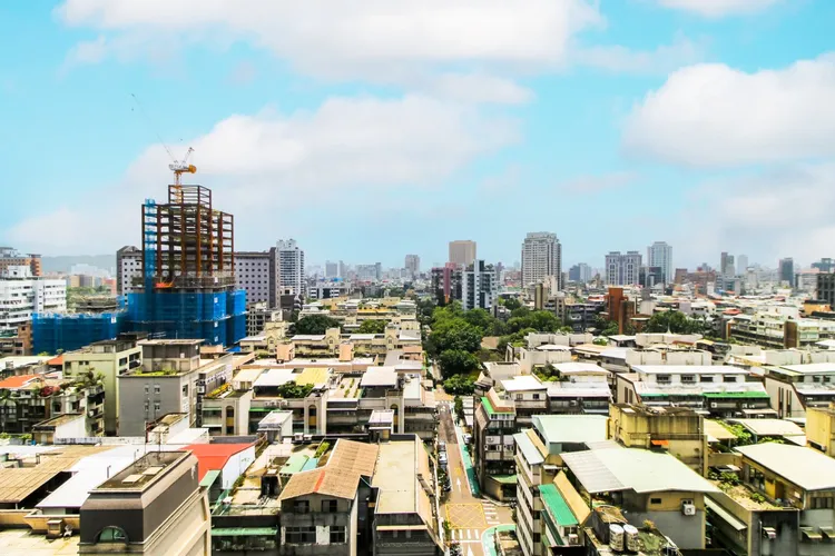 憑藉著交通便利、文教資源豐富等地理優勢，大安區即使平均單價直逼百萬，仍吸引眾多民眾入主，入榜雙北地區中古屋交易量第10名。永慶房產提供