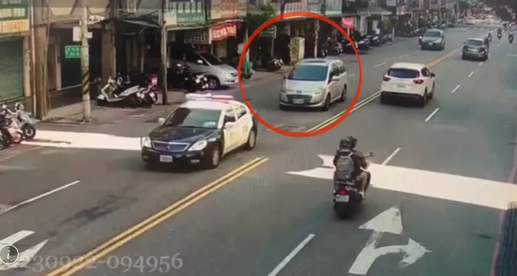 中和警方鳴警笛開道，原需要25分鐘的就醫路程，縮短為10分鐘抵達。翻攝畫面