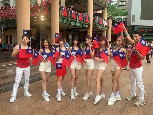 侯友宜趕場升旗典禮　他致詞場面冷！最大亮點是「她們」