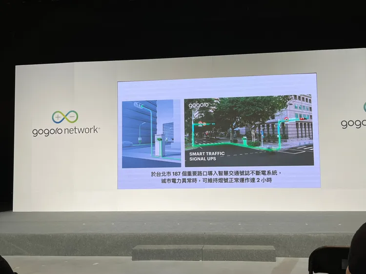 Gogoro Network與遠傳電信合作開發「智慧交通號誌不斷電系統」，解決城市無預警停電造成交通號誌失靈的風險，並於今年在台北市 187 個重要路口完成建置。周奕豪攝