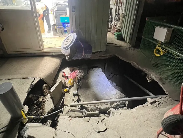 坍塌現場坑洞。竹北市民代表彭竣志提供