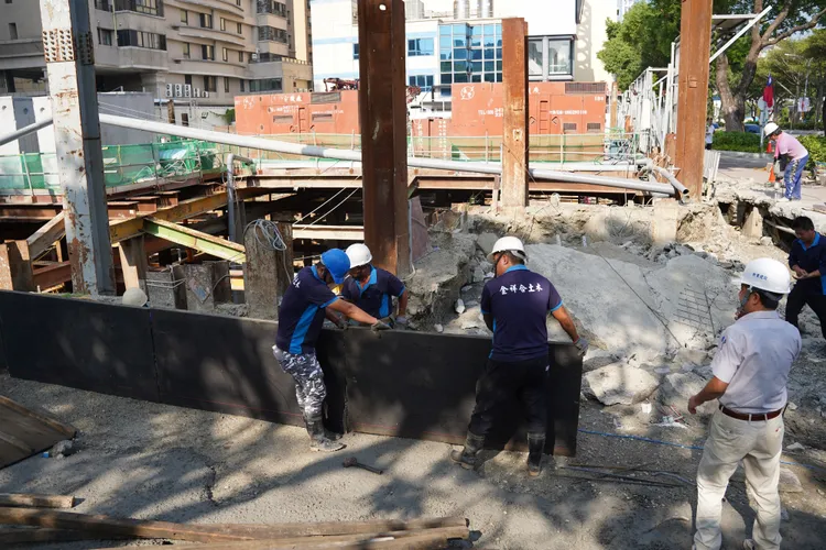 現場工地持續搶險。新竹縣府提供