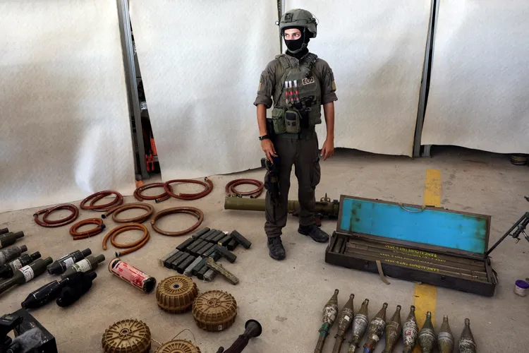 「9指」軍官帥氣看著遠方，誓言消滅每一個哈瑪斯。路透社