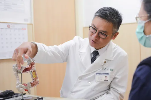 兩度痔瘡手術害肛門狹窄!他排便困難 指診驚見洞口剩1.5公分