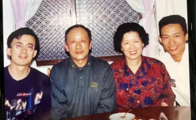 郭子乾全家福曝光 ，亡母身影惹淚崩。NOWnews提供