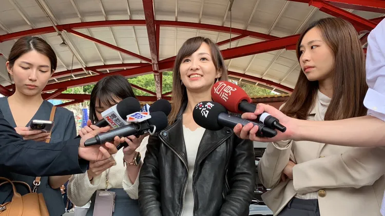 郭辦發言人陳家頤接受媒體訪問。葉先鵬攝