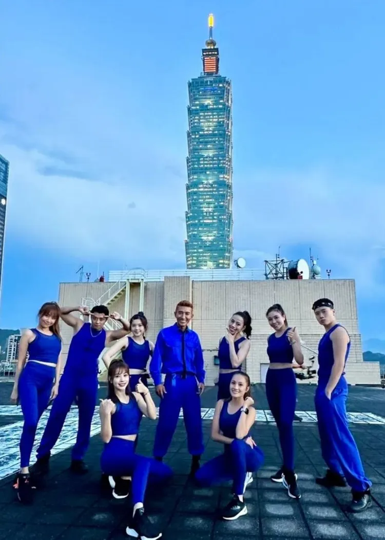 潘若迪（中）新歌MV將101美景拍攝其中。艾迪昇傳播提供