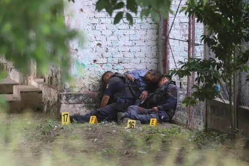 墨西哥警員遇伏擊13死 遭上銬處決、遺體堆路旁