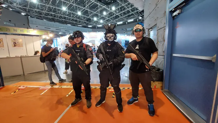 高雄國際動漫節工作人員巧扮動漫人物造型。凃建豐攝