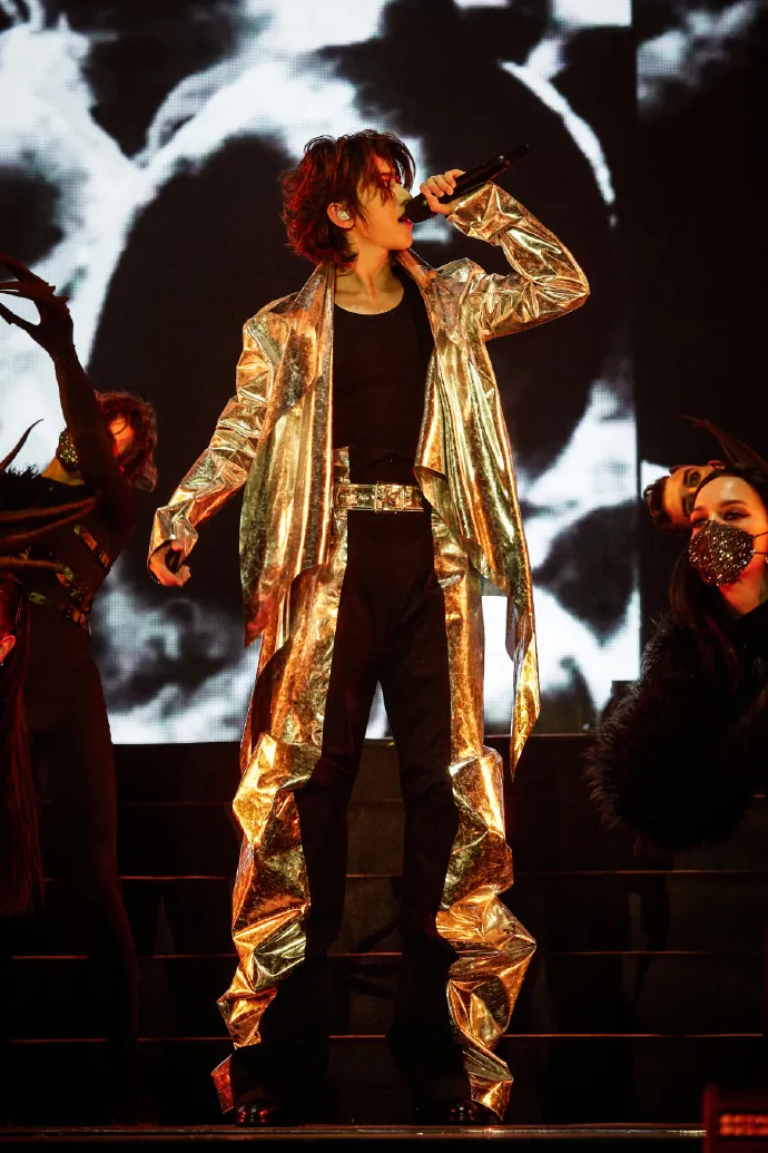 蔡徐坤氣場全開。翻攝蔡徐坤工作室微博