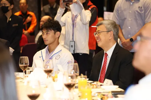 壹蘋新聞網-...
![亞運台灣第100金楊勇緯進總統府 看見蔡英文這麼說