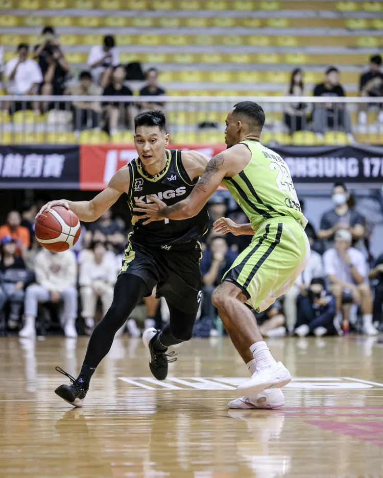 林書豪(左)今天輪休。PLG